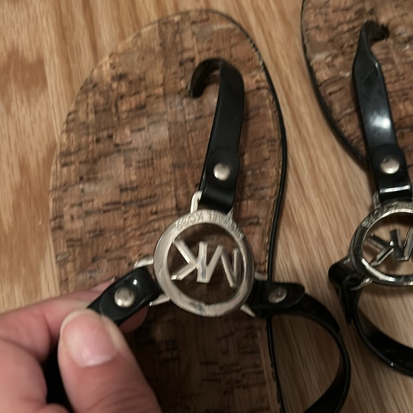 Womens MK sandals - Picture 2 of 4